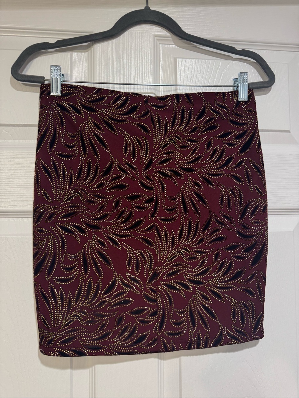 Women's Burgundy Embellished Pencil Mini Skirt (L)